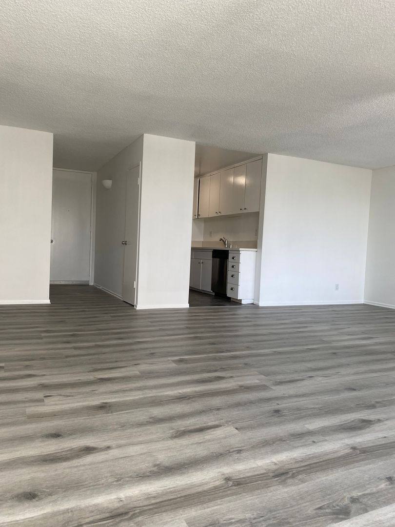 Apartment for rent at 1045 3rd St, Santa Monica, CA 90403