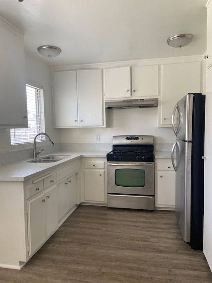 Apartment for rent at 1257 12th St, Santa Monica, CA 90401