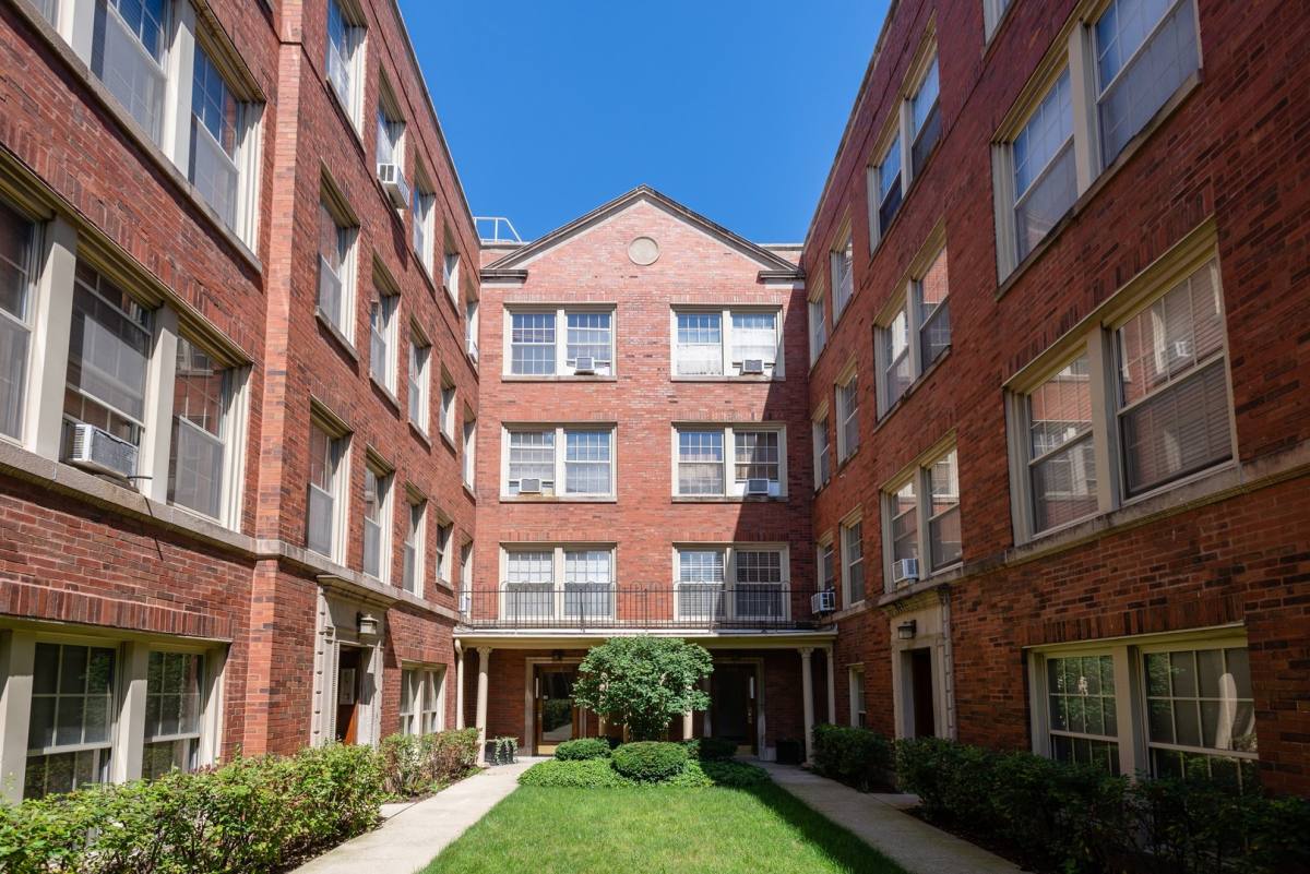 Apartment for rent at 612 Harrison, Oak Park, IL 60304