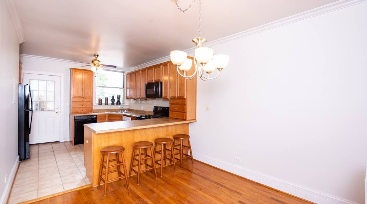 Apartment for rent at 612 Harrison, Oak Park, IL 60304