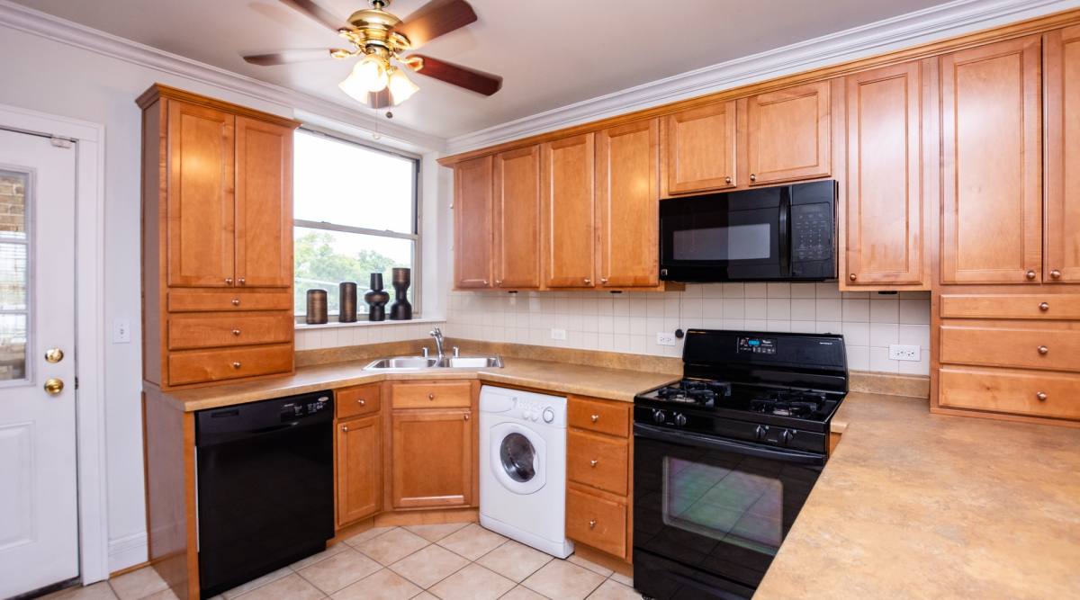 Apartment for rent at 612 Harrison, Oak Park, IL 60304