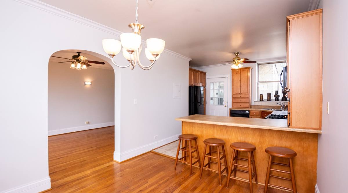 Apartment for rent at 612 Harrison, Oak Park, IL 60304