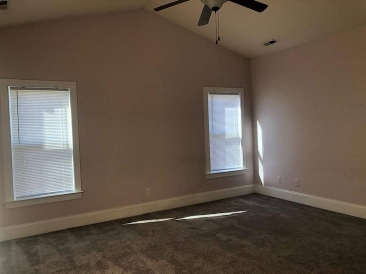 House for rent at 142 Candlewood Dr, Hampstead, NC 28443