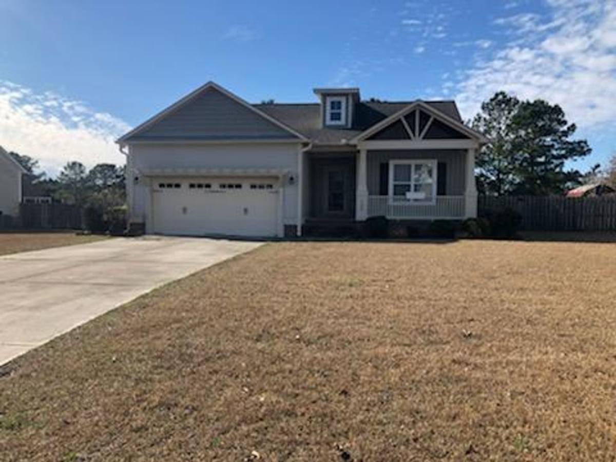 House for rent at 142 Candlewood Dr, Hampstead, NC 28443