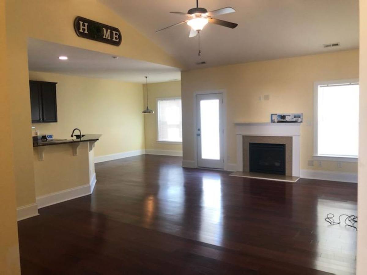 House for rent at 142 Candlewood Dr, Hampstead, NC 28443