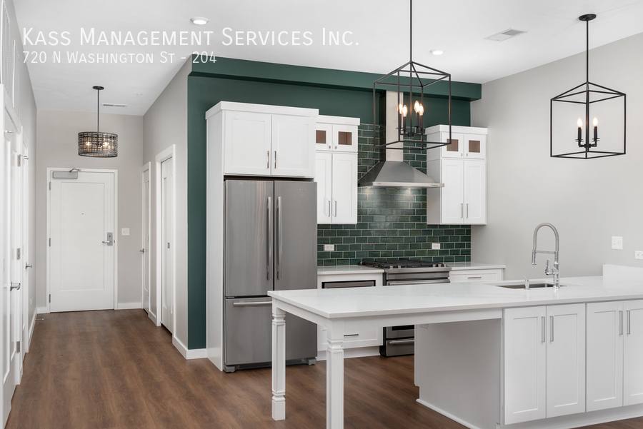 Apartment for rent at 720 N Washington St #204, Naperville, IL 60563