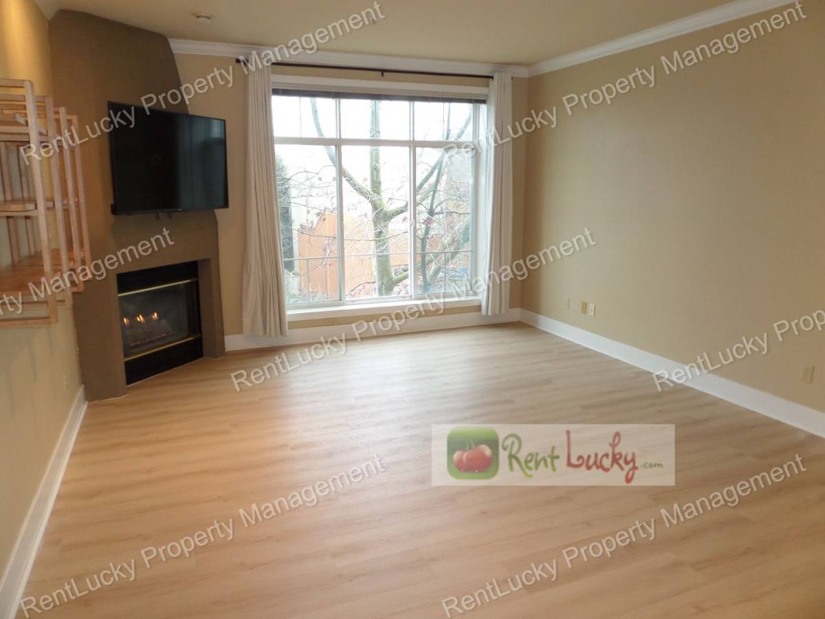 Condo for rent at 4031 Aurora Ave N #301, Seattle, WA 98103