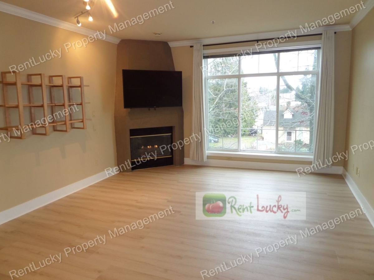 Condo for rent at 4031 Aurora Ave N #301, Seattle, WA 98103