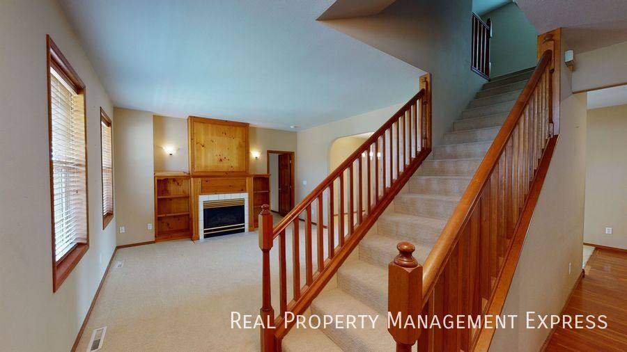 House for rent at 305 Pine Lake Dr, Sioux Falls, SD 57110