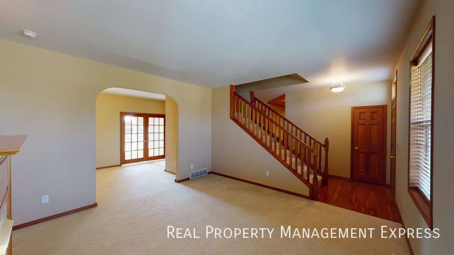 House for rent at 305 Pine Lake Dr, Sioux Falls, SD 57110