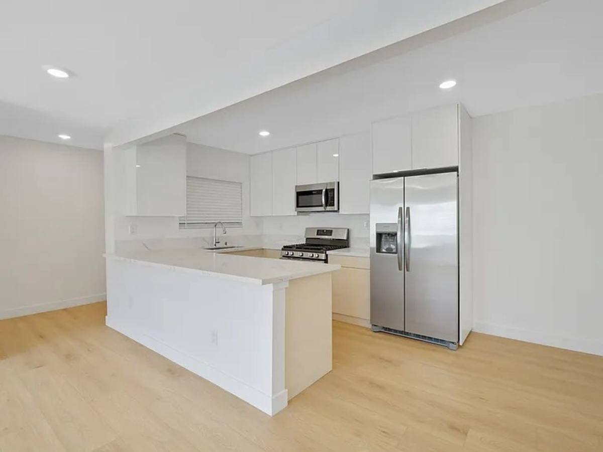 Apartment for rent at 1223 N Beachwood Dr, Los Angeles, CA 90038