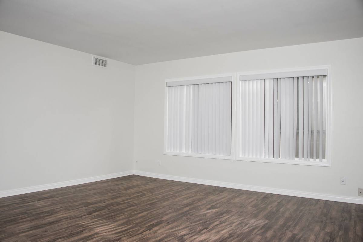 Apartment for rent at 942 N Louise St, Glendale, CA 91207