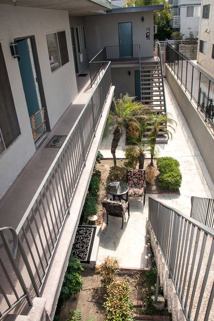 Apartment for rent at 942 N Louise St, Glendale, CA 91207