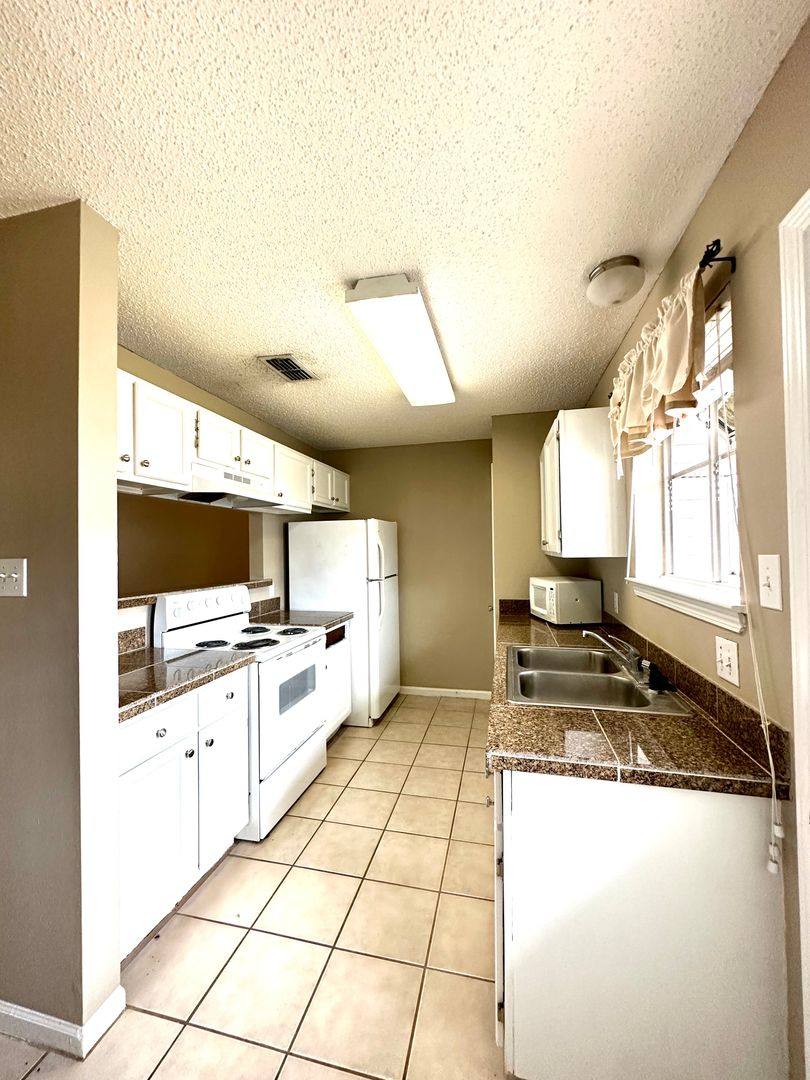 Townhouse for rent at 84 Higgins Court, Baton Rouge, LA 70808