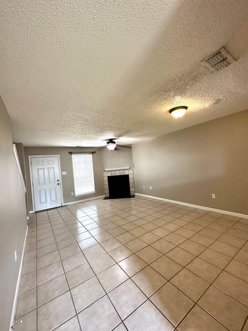 Townhouse for rent at 84 Higgins Court, Baton Rouge, LA 70808