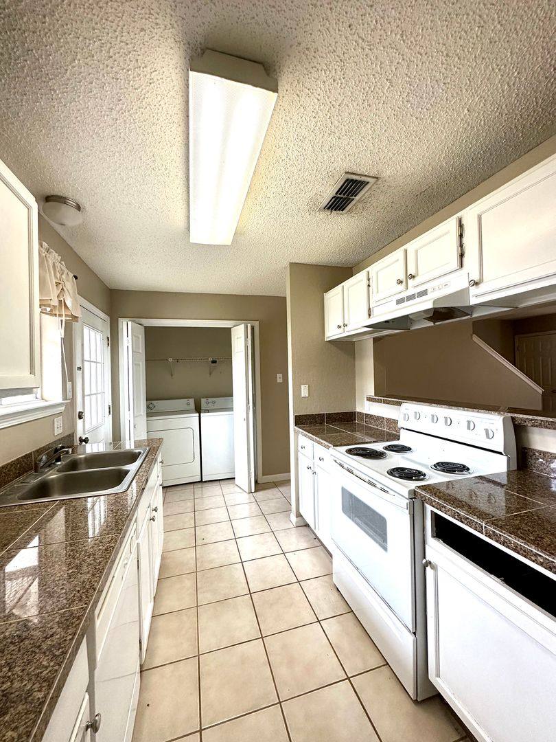 Townhouse for rent at 84 Higgins Court, Baton Rouge, LA 70808