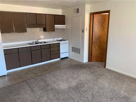 Apartment for rent at 1050 Twixt Town Rd NE #10, Cedar Rapids, IA 52402
