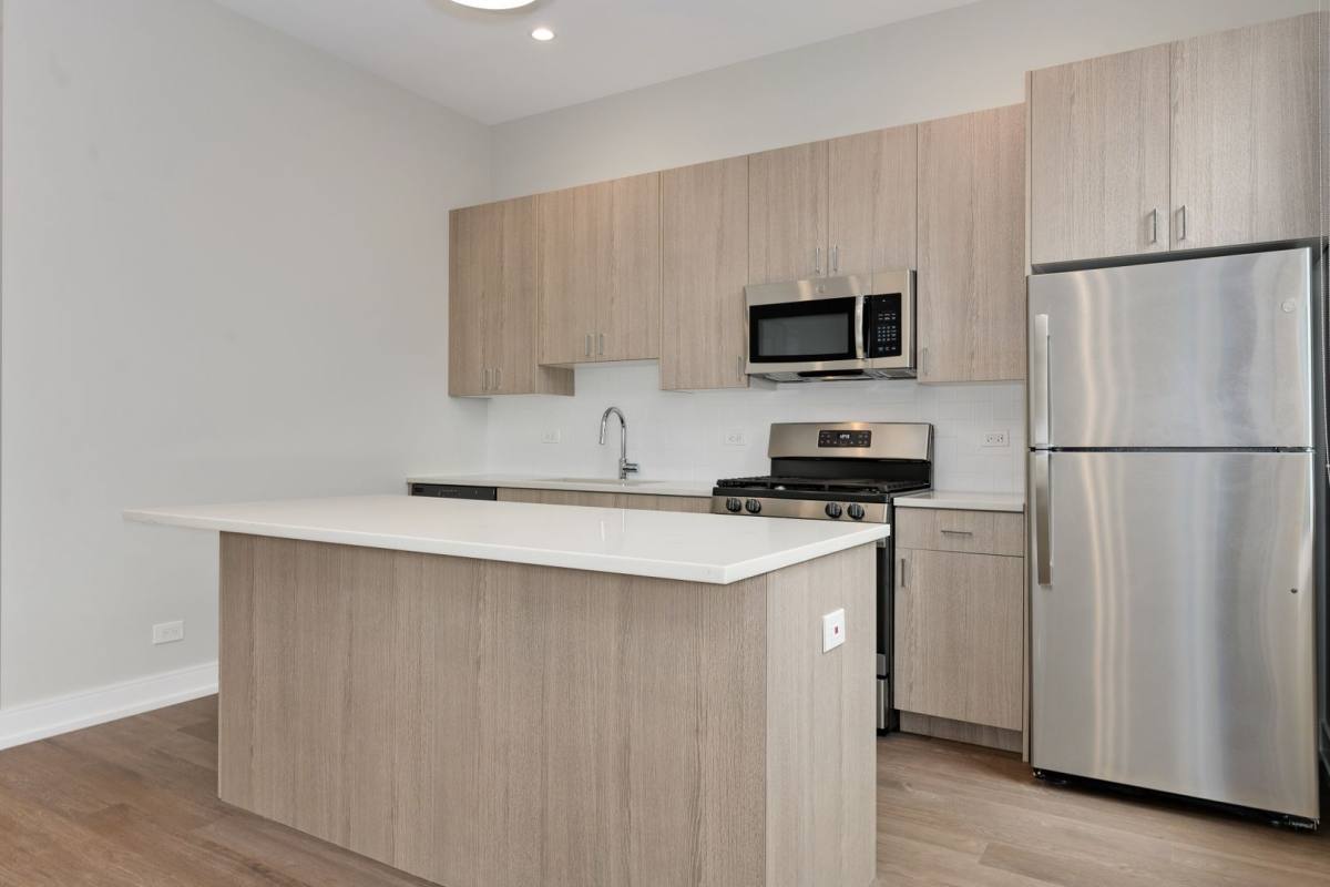 Apartment for rent at 1962-66 N Milwaukee Ave, Chicago, IL 60647