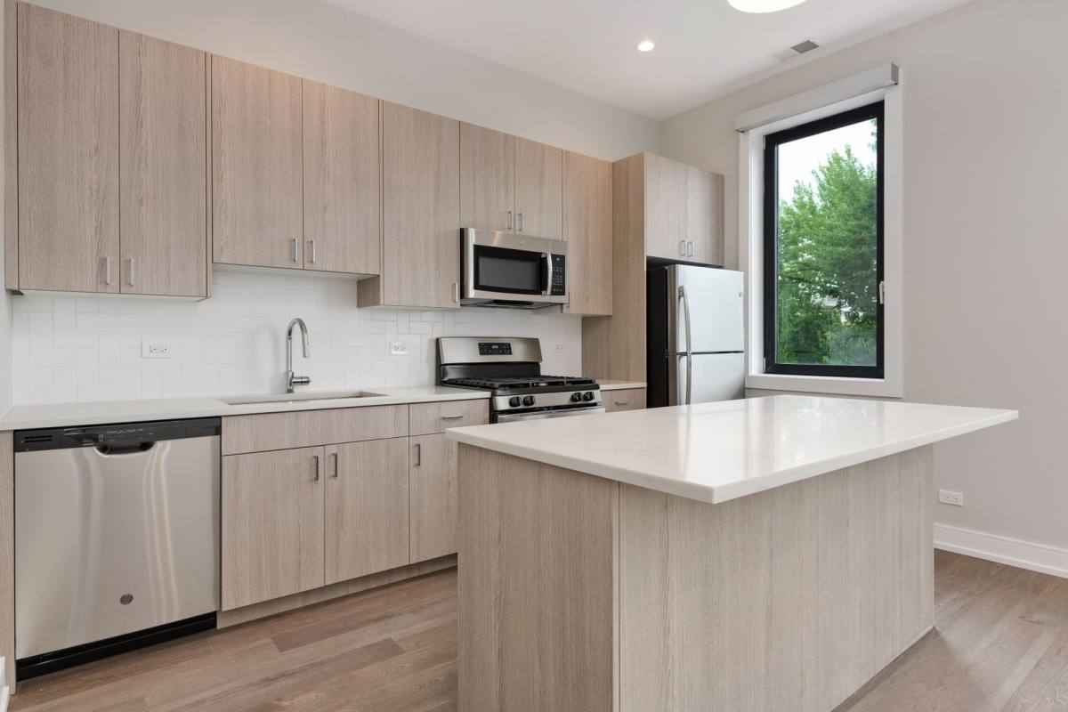 Apartment for rent at 1962-66 N Milwaukee Ave, Chicago, IL 60647