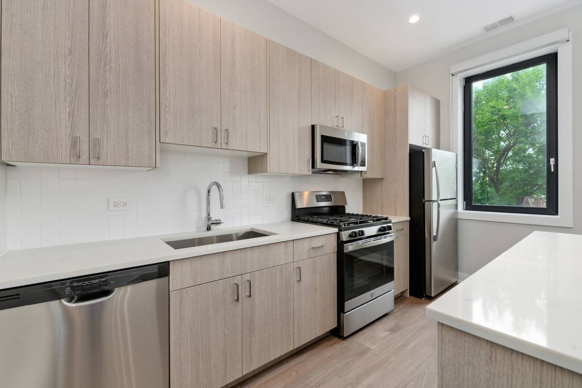 Apartment for rent at 1962-66 N Milwaukee Ave, Chicago, IL 60647