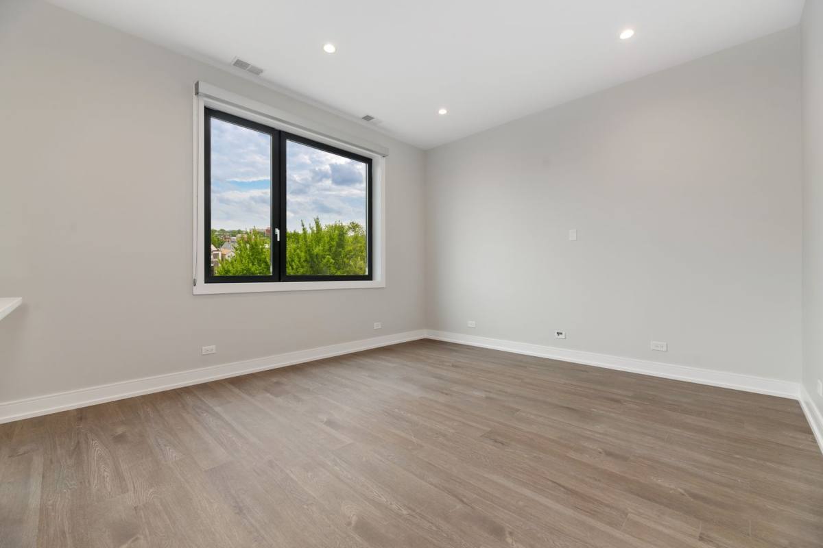Apartment for rent at 1962-66 N Milwaukee Ave, Chicago, IL 60647