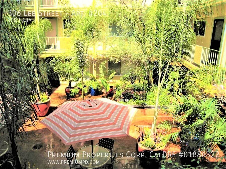 Apartment for rent at 306 Lee St, Oakland, CA 94610