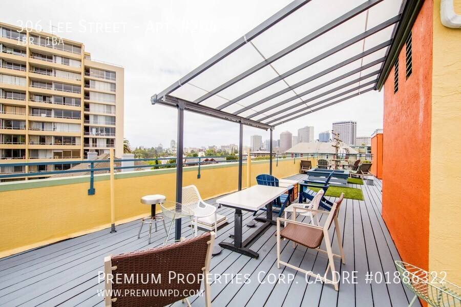 Apartment for rent at 306 Lee St, Oakland, CA 94610