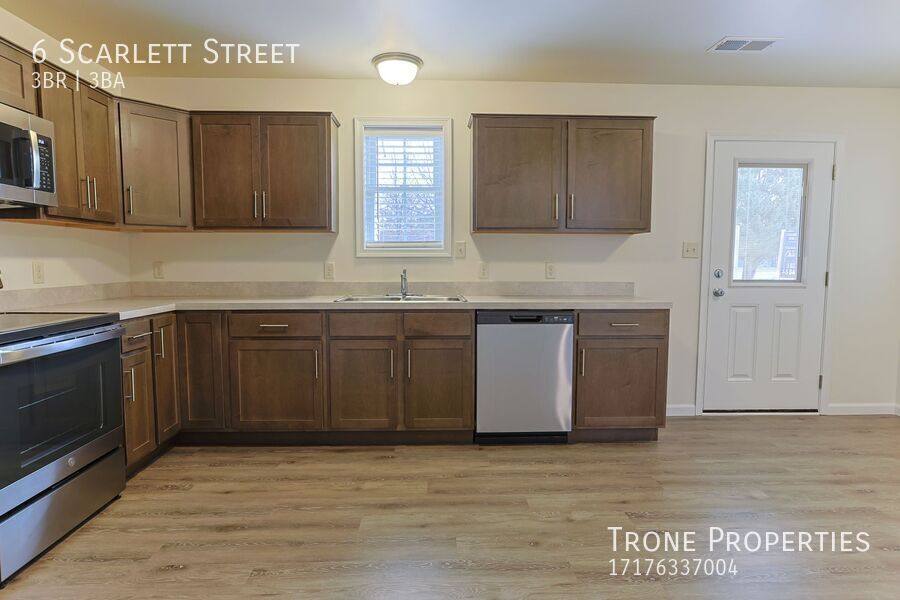 Townhouse for rent at 6 Scarlett St, Hanover, PA 17331
