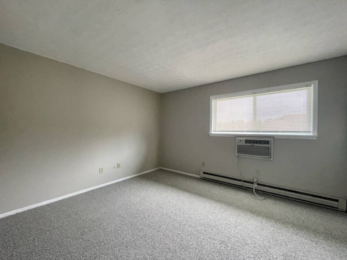 Townhouse for rent at 611 Wessor Ave, Willard, OH 44890