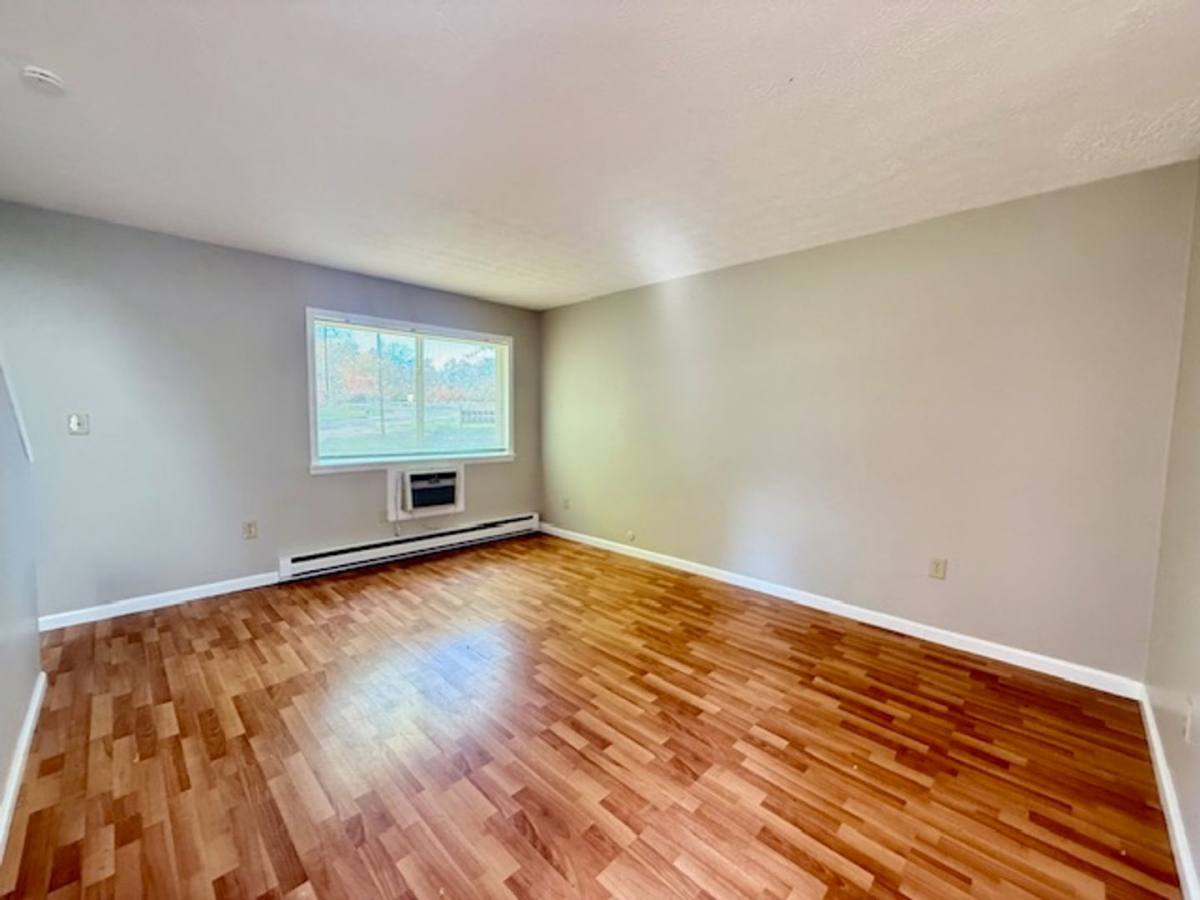 Townhouse for rent at 611 Wessor Ave, Willard, OH 44890