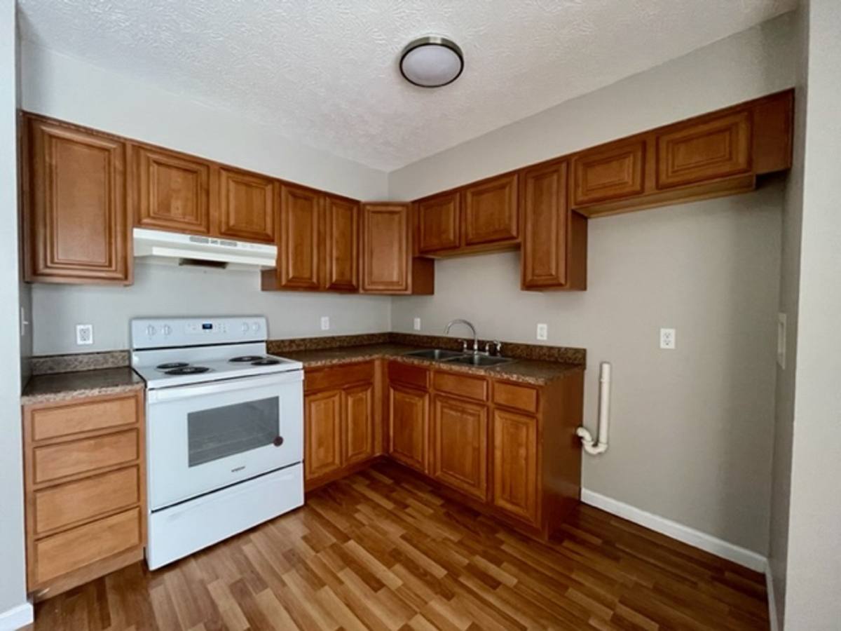 Townhouse for rent at 611 Wessor Ave, Willard, OH 44890