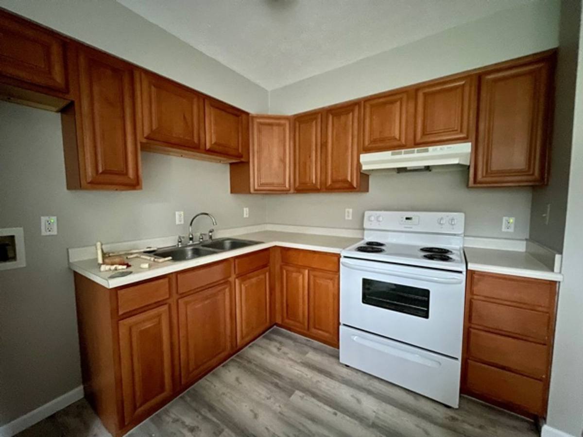 Townhouse for rent at 611 Wessor Ave, Willard, OH 44890