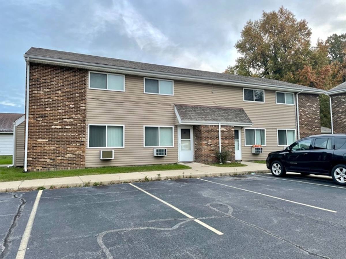 Townhouse for rent at 611 Wessor Ave, Willard, OH 44890