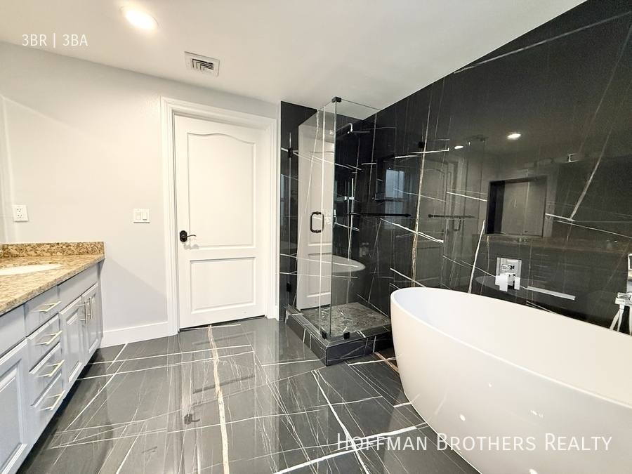 Apartment for rent at 1135 Rexford Dr #102, Los Angeles, CA 90035
