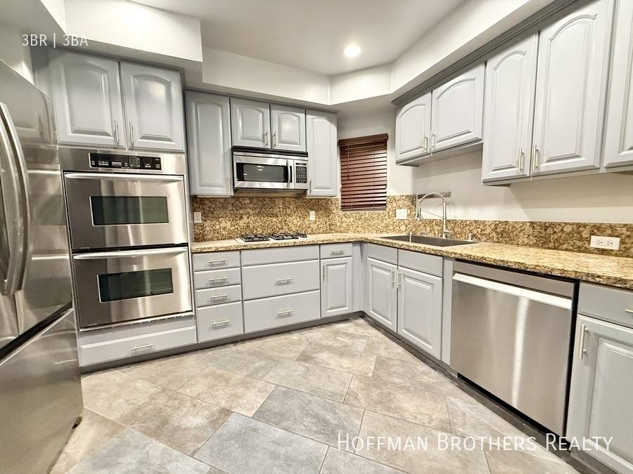 Apartment for rent at 1135 Rexford Dr #102, Los Angeles, CA 90035