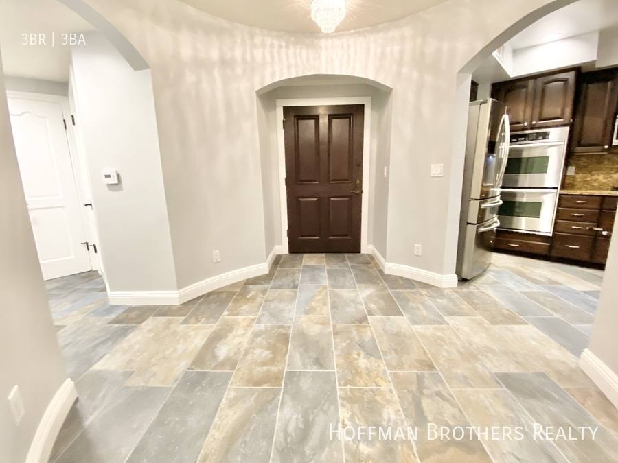 Apartment for rent at 1135 Rexford Dr #102, Los Angeles, CA 90035