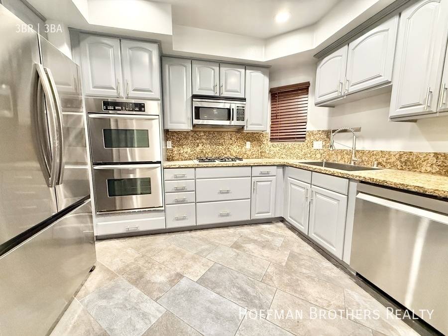 Apartment for rent at 1135 Rexford Dr #102, Los Angeles, CA 90035