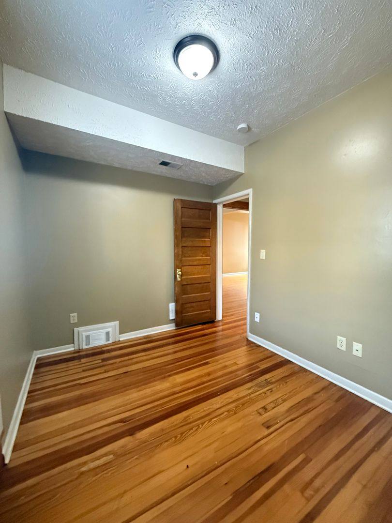 House for rent at 554 S 26th Ave, Omaha, NE 68105