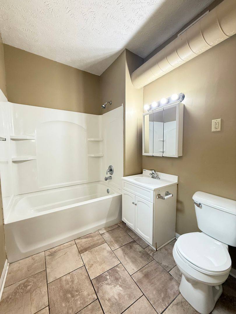 House for rent at 554 S 26th Ave, Omaha, NE 68105