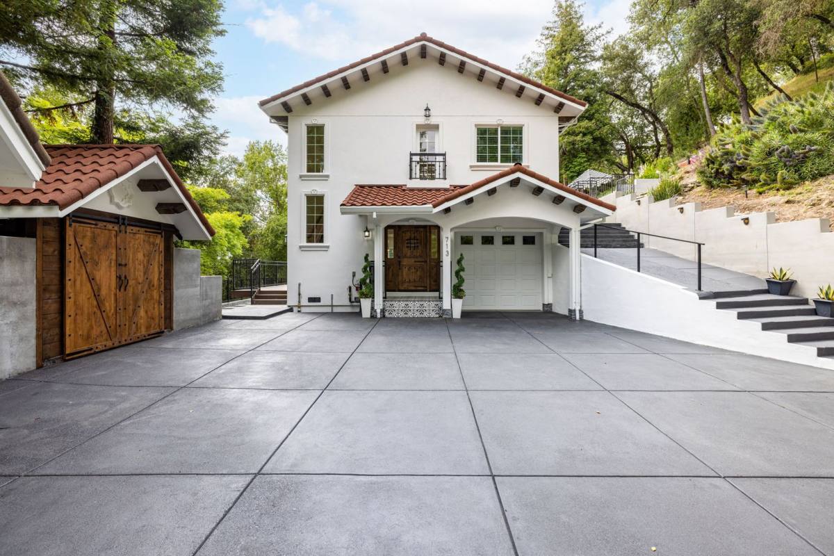 House for rent at 713 Wikiup Dr, Santa Rosa, CA 95403