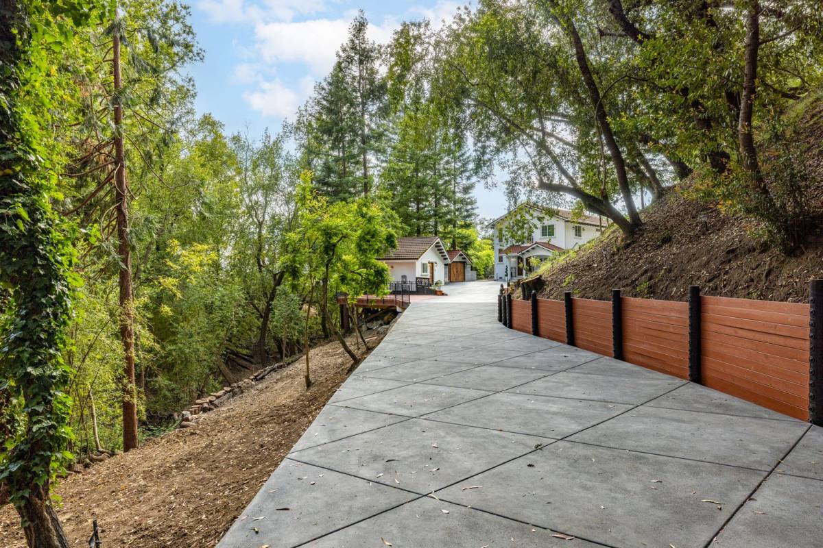 House for rent at 713 Wikiup Dr, Santa Rosa, CA 95403