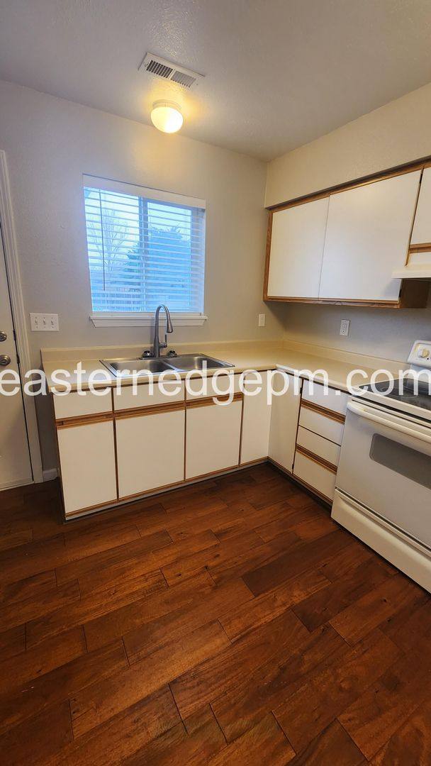 Townhouse for rent at 625 - 755 SW, Ontario, OR 97914