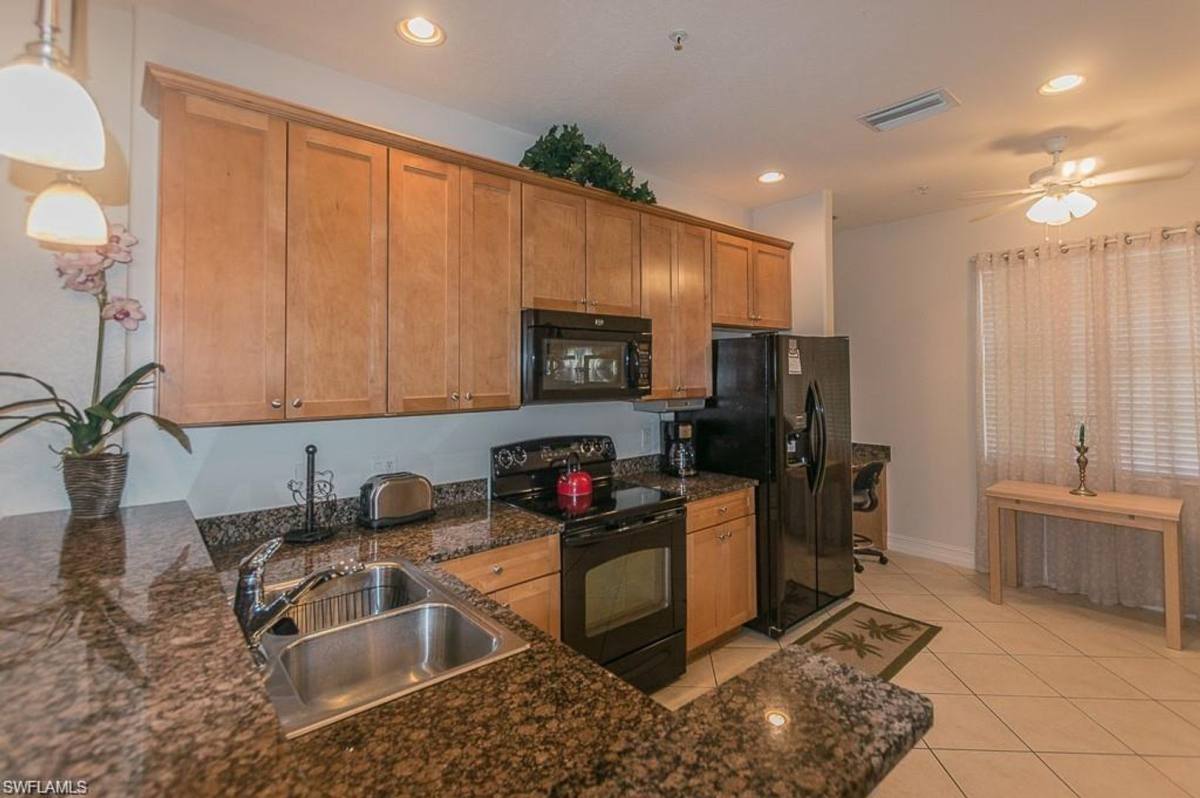 Townhouse for rent at 9102 Chula Vista St, Naples, FL 34113