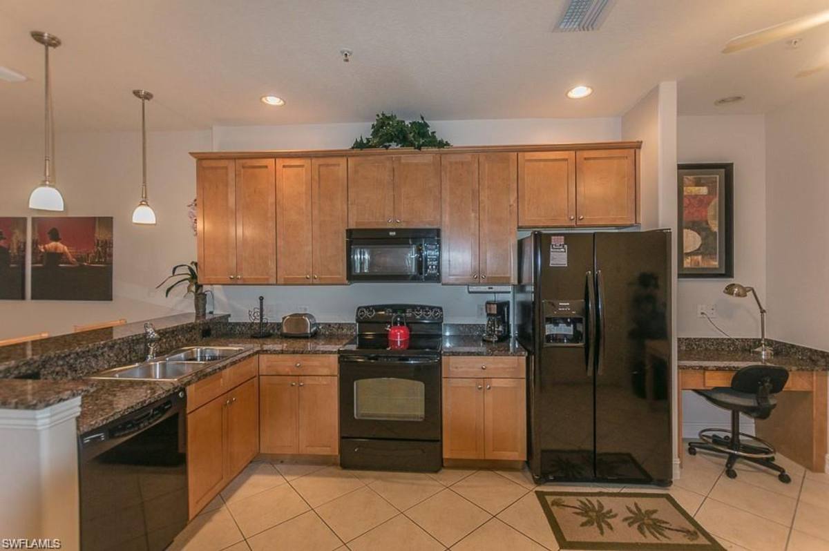 Townhouse for rent at 9102 Chula Vista St, Naples, FL 34113
