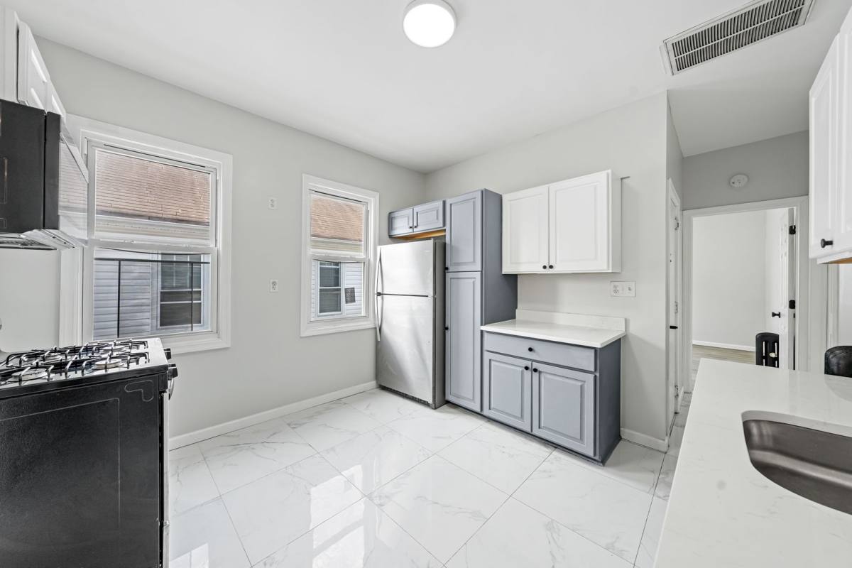 Apartment for rent at 210 W Price St, Linden, NJ 07036