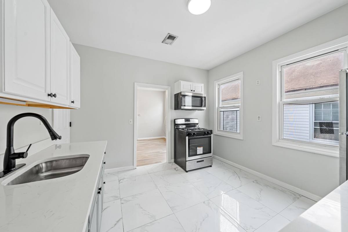 Apartment for rent at 210 W Price St, Linden, NJ 07036