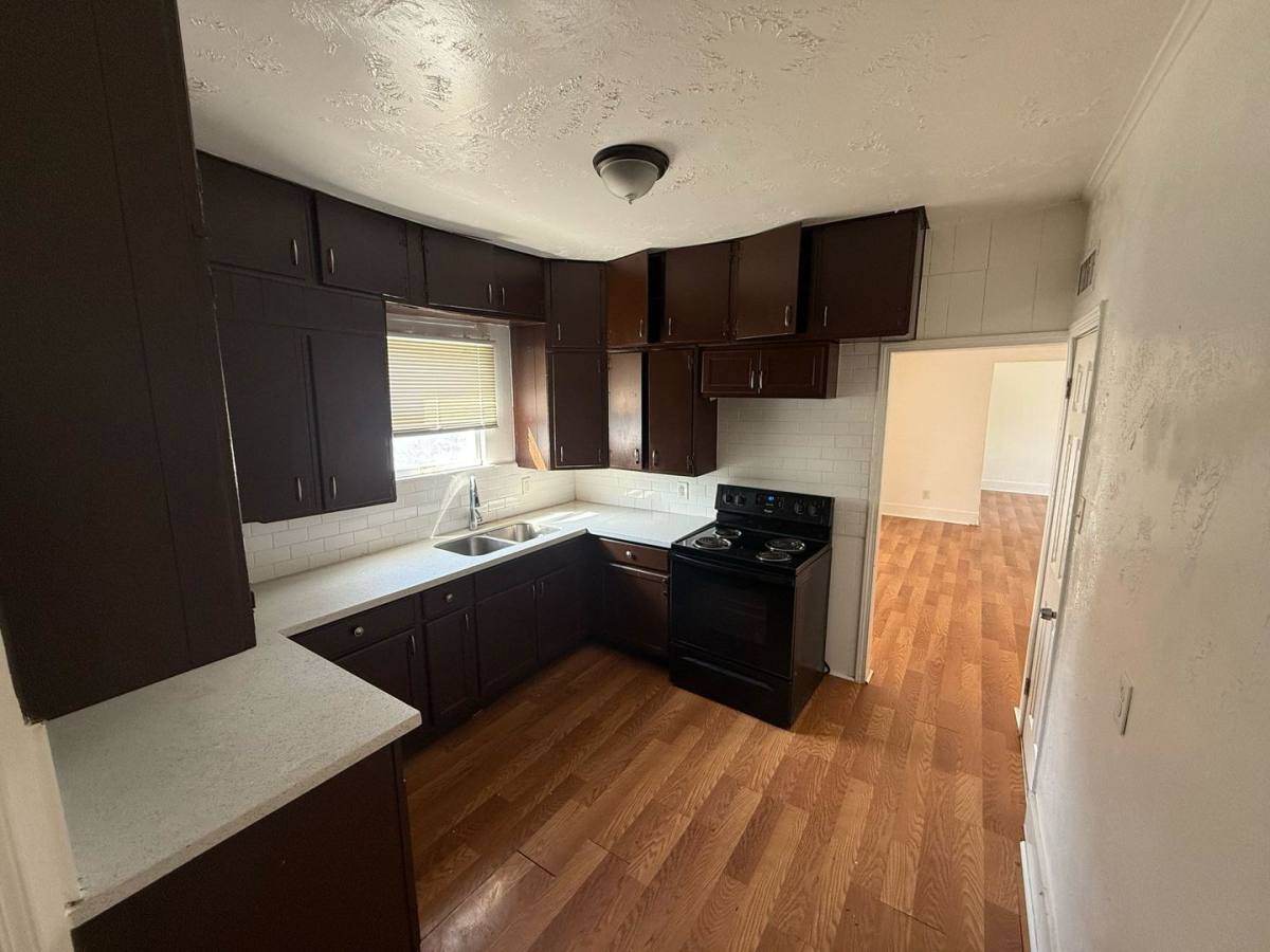 Apartment for rent at 2500 Orange Ave, Beaumont, TX 77701