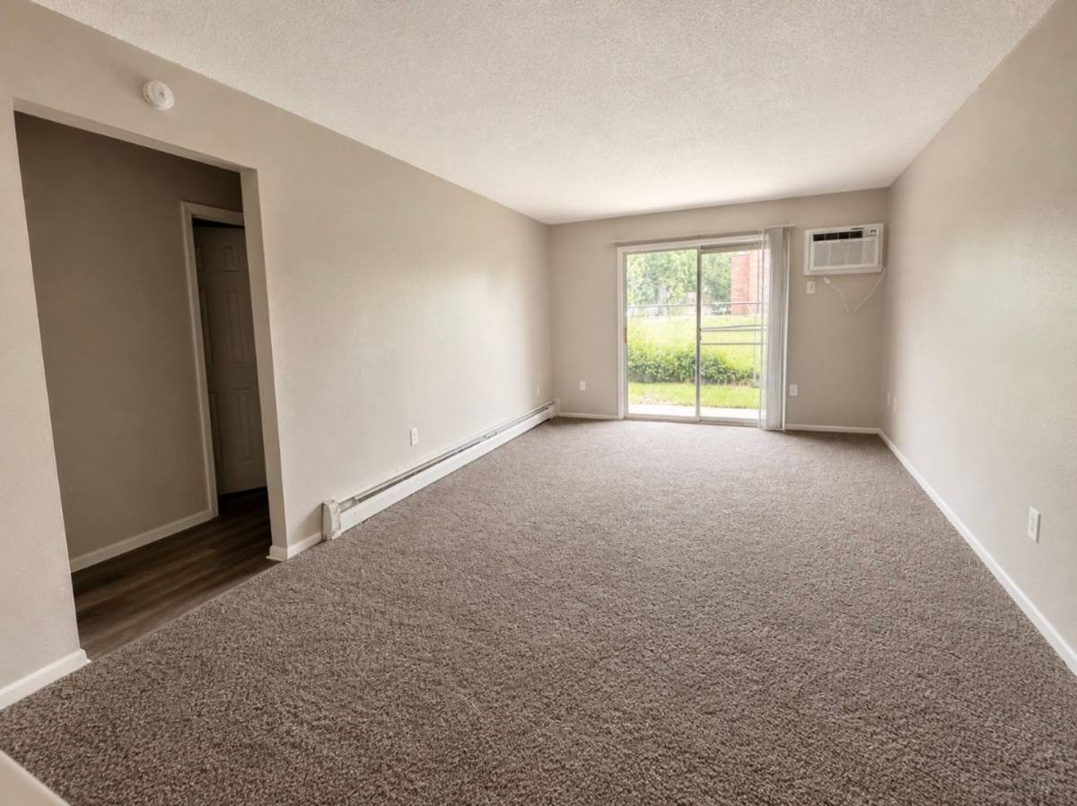 Apartment for rent at 3205 Kingman Blvd, Des Moines, IA 50311