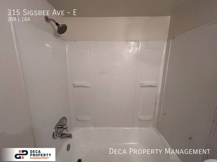 Apartment for rent at 315 Sigsbee Ave E, Saint Louis, MO 63125