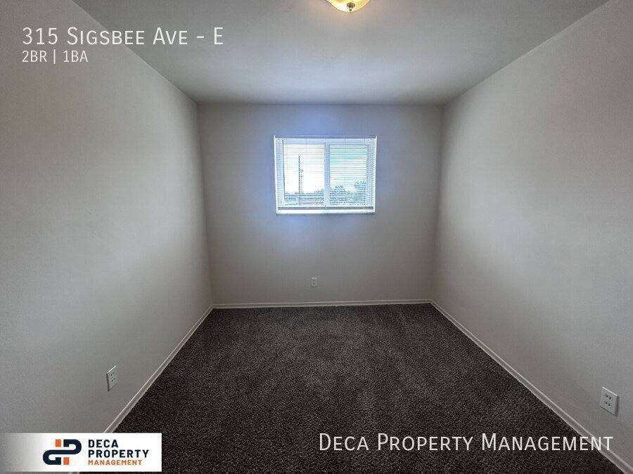 Apartment for rent at 315 Sigsbee Ave E, Saint Louis, MO 63125